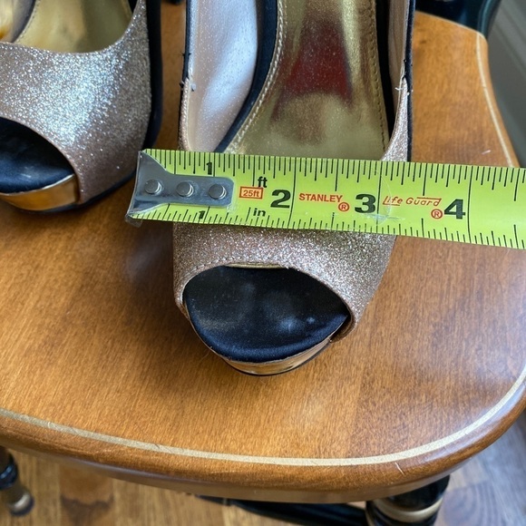 Qupid Peep Toe Stiletto Glittery Gold and Satin Black Peep Toe High Heels Size 8 - Picture 14 of 16
